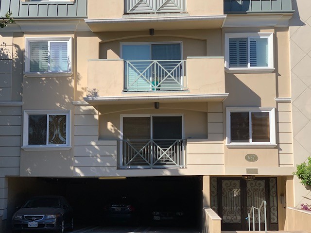 637 N W Knoll Dr, Unit 201 in West Hollywood, CA - Building Photo