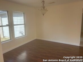 8055 Coral Meadow Dr in Converse, TX - Building Photo - Building Photo