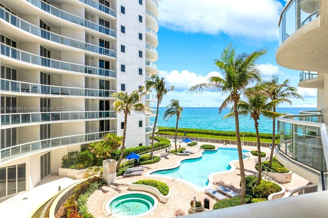 4600 N Ocean Dr in Riviera Beach, FL - Building Photo