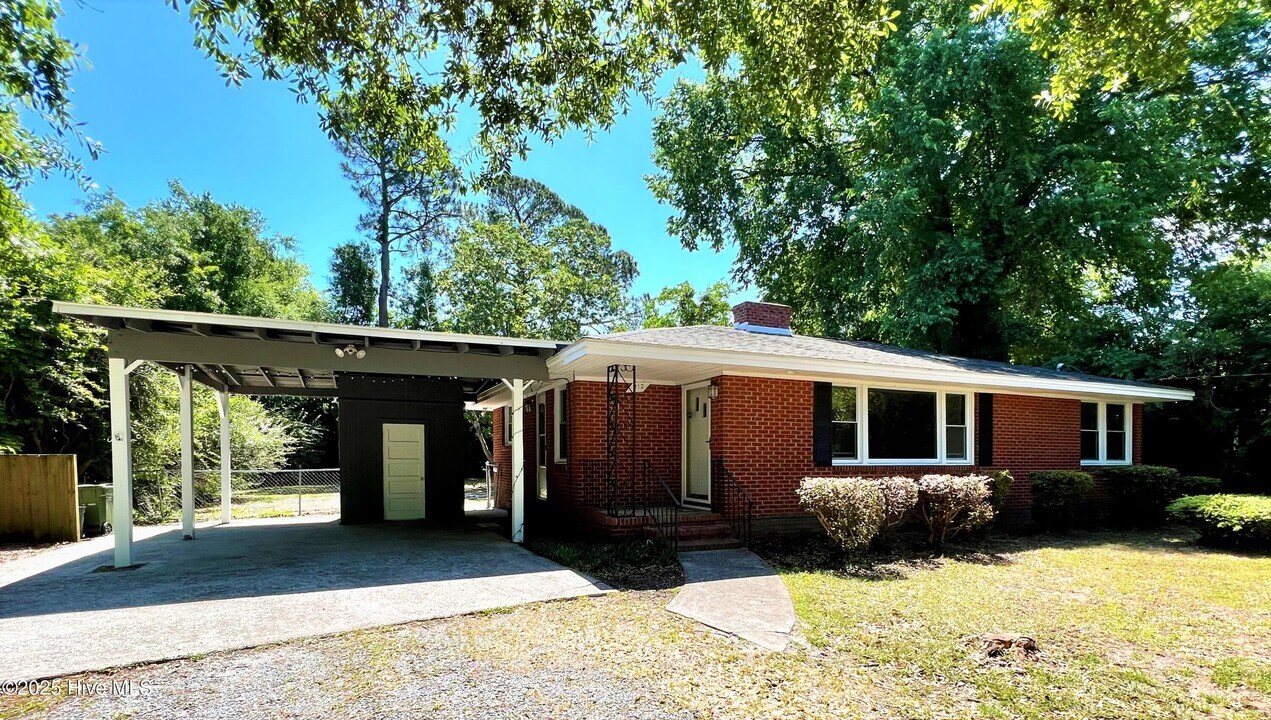 212 Forest Rd in Wilmington, NC - Building Photo