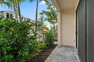 5251 Beckman Ter in Palm Beach Gardens, FL - Building Photo - Building Photo