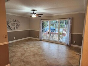 357 NE Brasher Ct in Port St. Lucie, FL - Foto de edificio - Building Photo