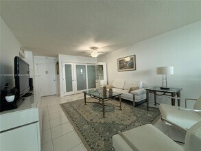 9511 Collins Ave in Surfside, FL - Building Photo - Building Photo