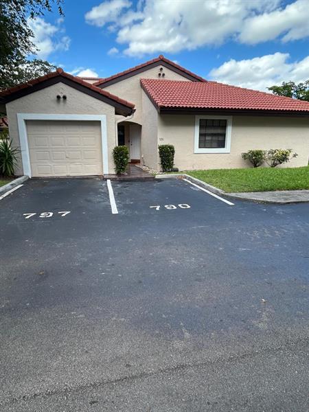 9011 W Sunrise Blvd in Plantation, FL - Building Photo
