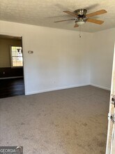 223 Griffin Park Rd, Unit 5 in Griffin, GA - Foto de edificio - Building Photo