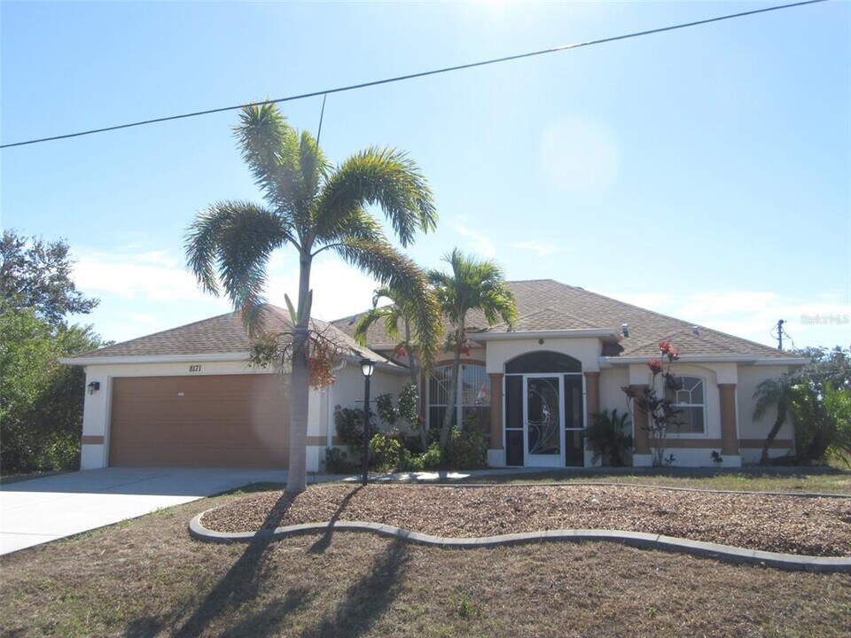 8171 Rocliff Ave in North Port, FL - Building Photo