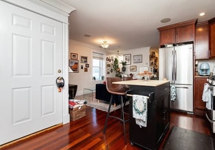 632 E Broadway, Unit 4 in Boston, MA - Foto de edificio - Building Photo