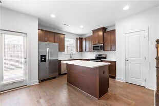 6256 Hillandale Dr in Lithonia, GA - Building Photo