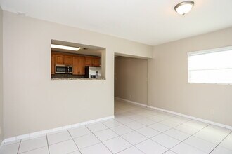 9429 Saddlebrook Dr in Boca Raton, FL - Building Photo - Building Photo