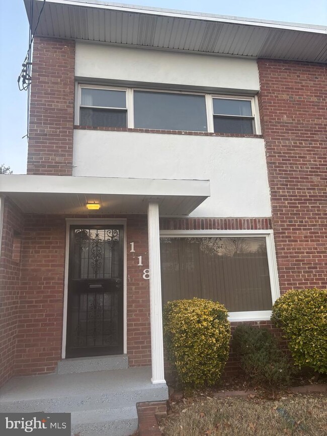 property at 118 Urell Pl NE