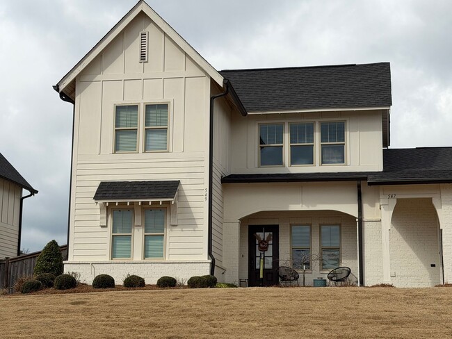 Spacious and Well Maintained 3 Bedroom Townhome in Woodward Oaks in Auburn, AL - Building Photo - Building Photo