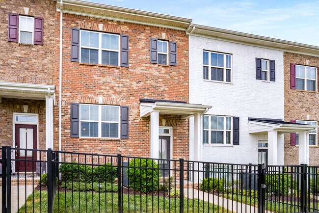 284 Kinsale Dr in Spring Hill, TN - Foto de edificio - Building Photo