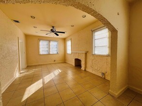 419 Barnett St, Unit B-19 in West Palm Beach, FL - Building Photo - Building Photo