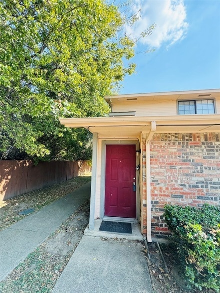 property at 1322 Bluffview Dr