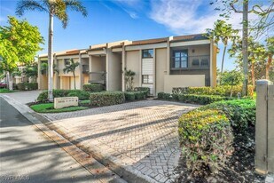 5015 Harbortown Ln in Ft. Myers, FL - Building Photo