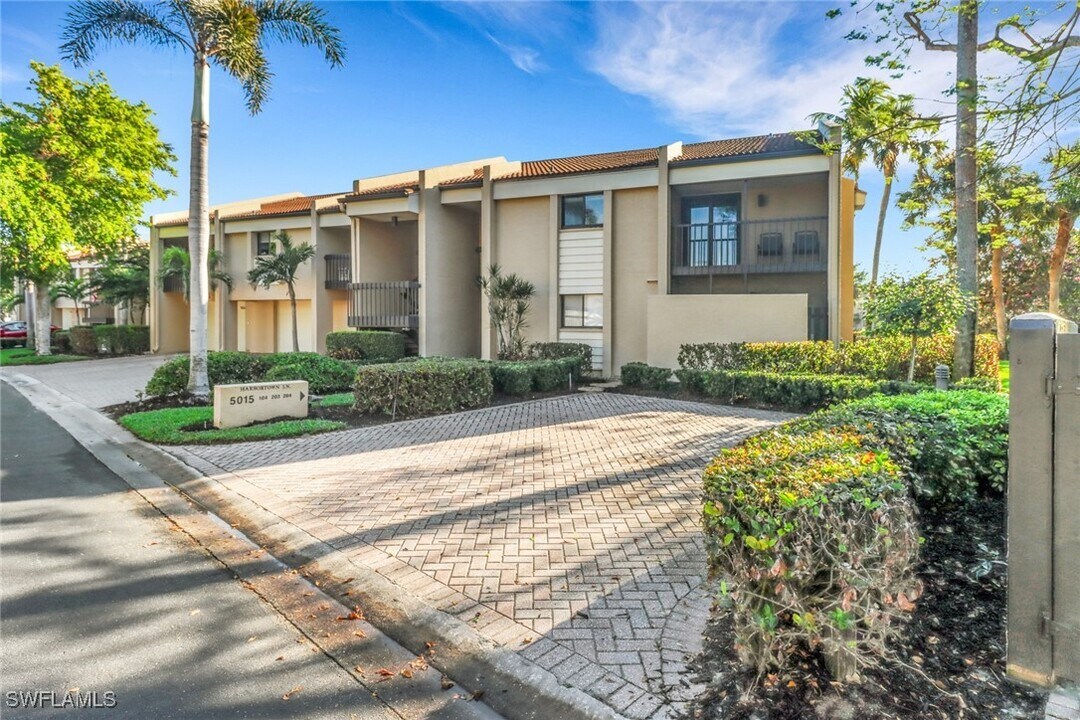 5015 Harbortown Ln in Ft. Myers, FL - Building Photo