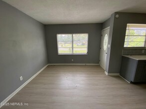 6539 Thurgood Cir E in Jacksonville, FL - Building Photo - Building Photo