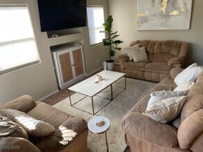 2001 Jade Creek St in Las Vegas, NV - Building Photo - Building Photo