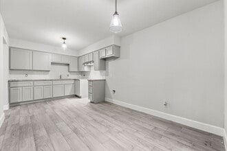 9026 Kempwood Dr in Houston, TX - Building Photo - Building Photo