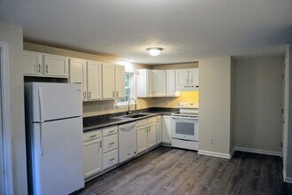 98 Alewive Rd in Kennebunk, ME - Building Photo - Building Photo
