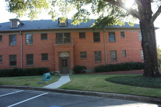 Yorkshire Apartments in Little Rock, AR - Building Photo - Building Photo