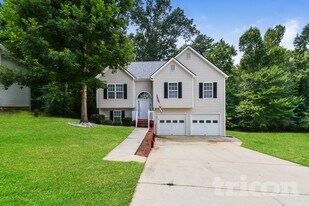 7205 Brittany Way in Douglasville, GA - Building Photo