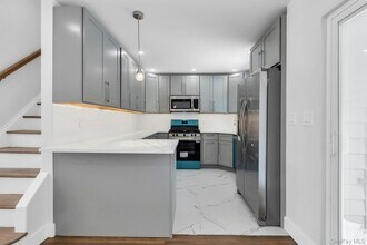 11 Barbara Dr in South Farmingdale, NY - Building Photo - Building Photo