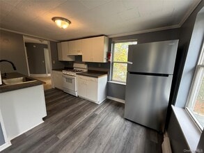 333 Girard St in Esopus, NY - Foto de edificio - Building Photo