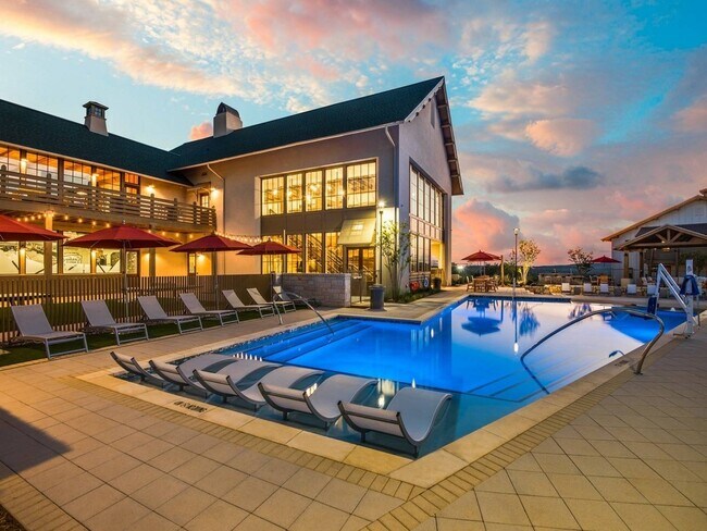 Vecina Apartment Villas in San Antonio, TX - Building Photo - Building Photo