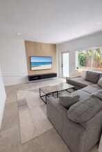 7800 NE 10th Ct in Miami, FL - Building Photo - Building Photo