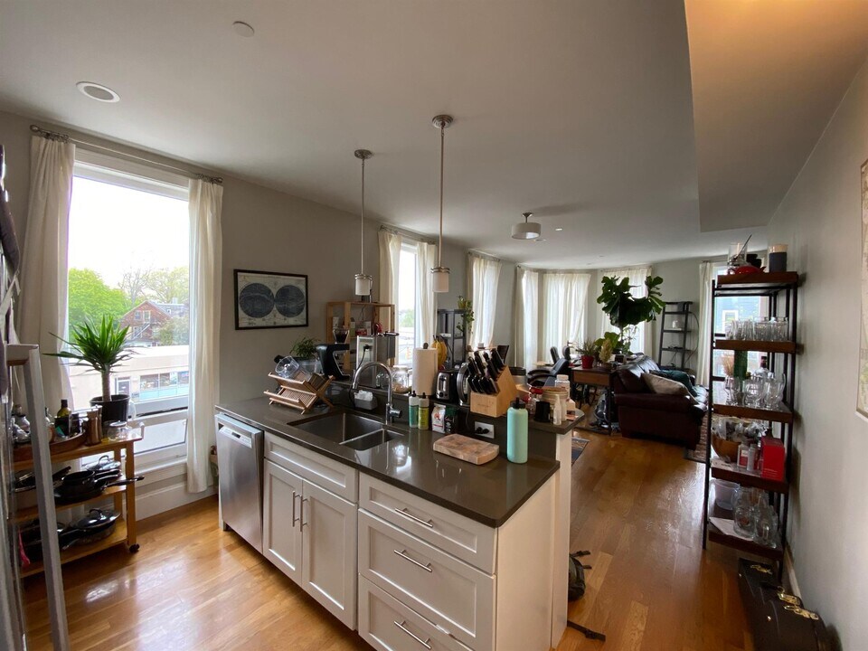 168 Hampshire St, Unit 3B in Cambridge, MA - Foto de edificio