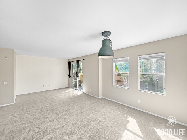 4082 Union Square Ln in San Diego, CA - Foto de edificio - Building Photo