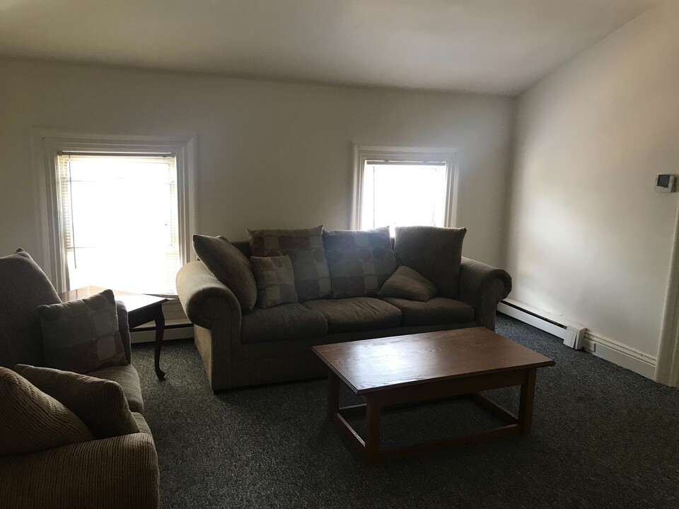 254 W 9th St in Erie, PA - Building Photo