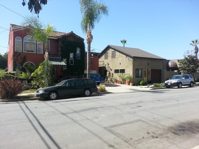 Ninth Street Apartments in Long Beach, CA - Foto de edificio - Building Photo