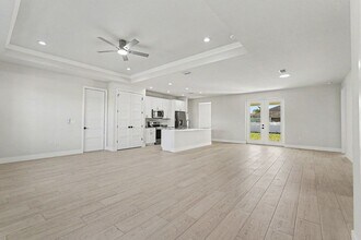 276 Americana Blvd NW in Palm Bay, FL - Foto de edificio - Building Photo