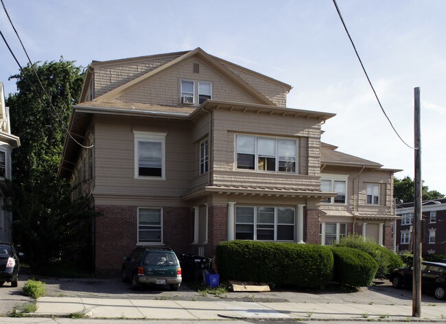 140 Taber Ave in Providence, RI - Foto de edificio - Building Photo