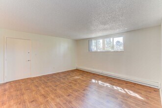 Creekside At Amherst Apartments in Denver, CO - Building Photo - Building Photo