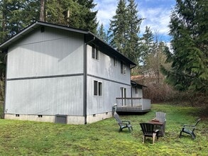 17504 Loop Ln SE in Yelm, WA - Building Photo - Building Photo