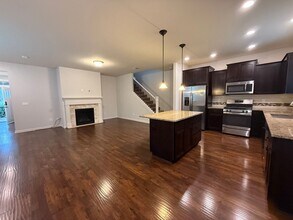 10070 NW Bartlett Loop in North Plains, OR - Building Photo - Building Photo