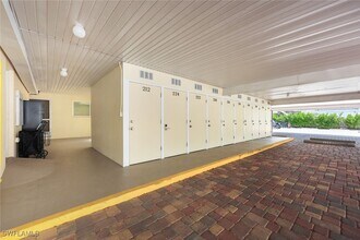 212 Banyan Blvd in Naples, FL - Building Photo - Building Photo