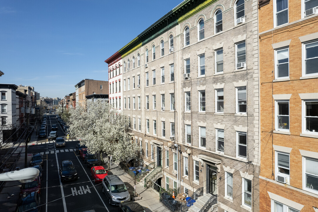 931 Willow Ave in Hoboken, NJ - Foto de edificio