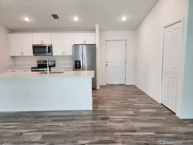 1152 NW 1st Pl in Cape Coral, FL - Building Photo - Building Photo