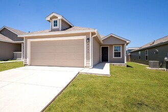 8531 Western Tanager in San Antonio, TX - Building Photo - Building Photo