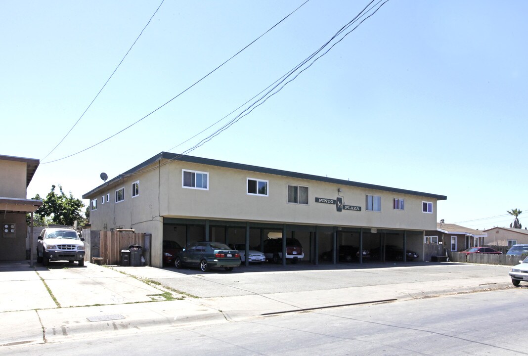 Pinto Plaza in Salinas, CA - Building Photo