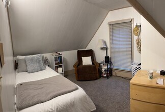 1923 Clay St in Cedar Falls, IA - Building Photo - Building Photo