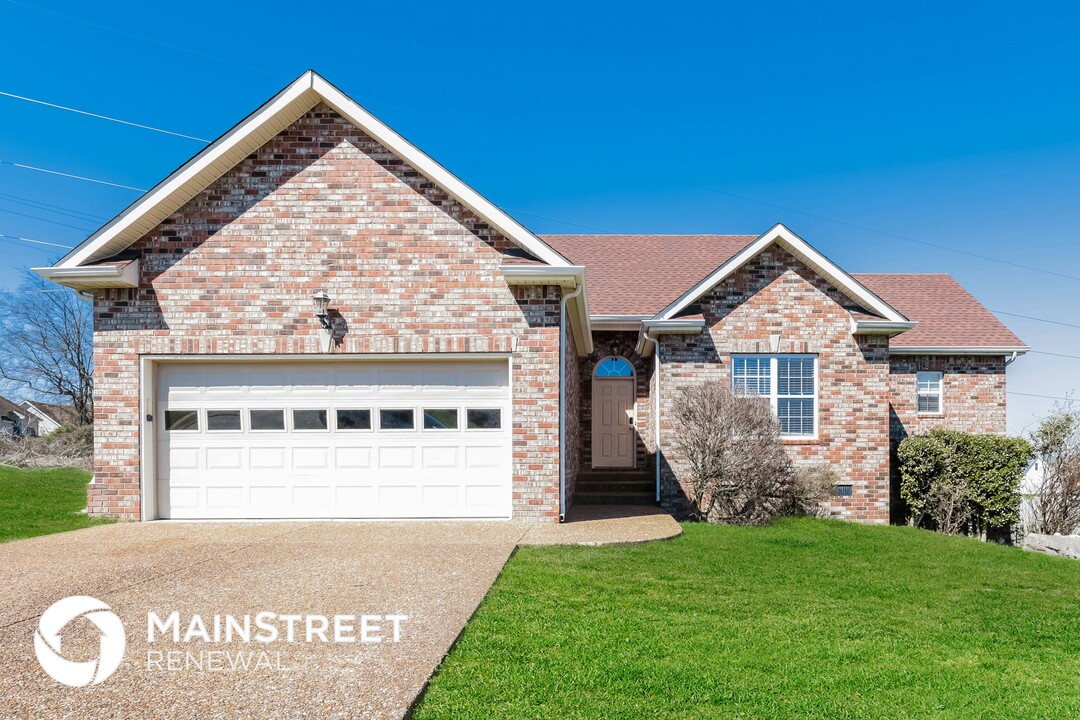 3994 Kristen St in Spring Hill, TN - Building Photo