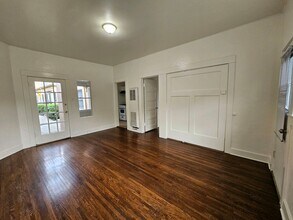 1058 Molino #9 in Long Beach, CA - Building Photo - Building Photo