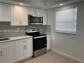 5100 SW 90th Ave in Cooper City, FL - Foto de edificio - Building Photo