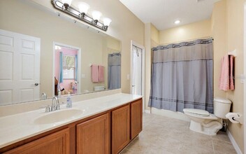 105 E Blue Water Edge Dr in Eustis, FL - Building Photo - Building Photo
