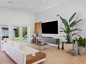 7753 NW 189th St in Hialeah, FL - Building Photo - Building Photo